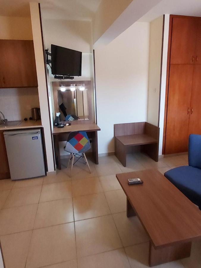 Lakis Court Daire Larnaca Dış mekan fotoğraf